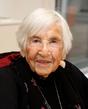 Esther Bejarano bei der Einweihung am 20.10.2020